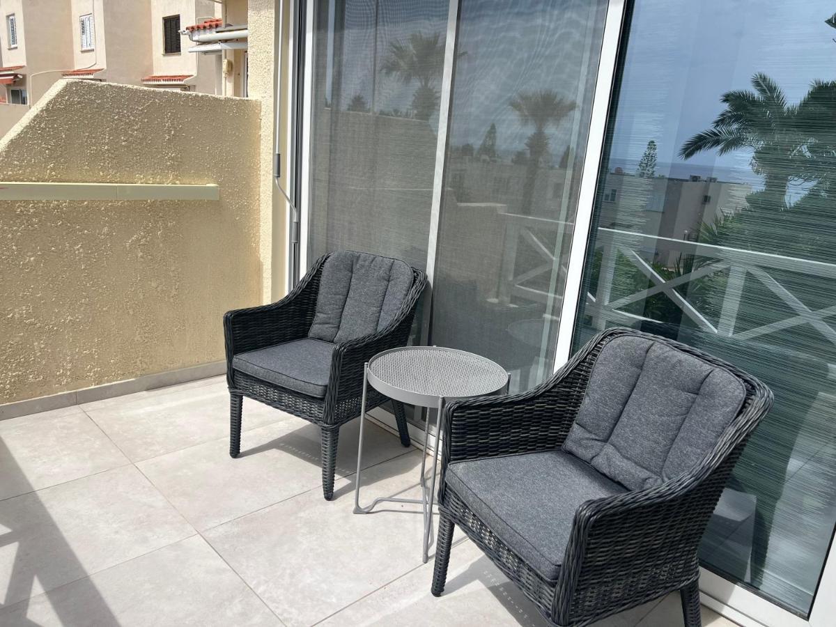 Modern Seaview Townhouse In Coral Bay (Adults Only) Apartment Peyia Ngoại thất bức ảnh
